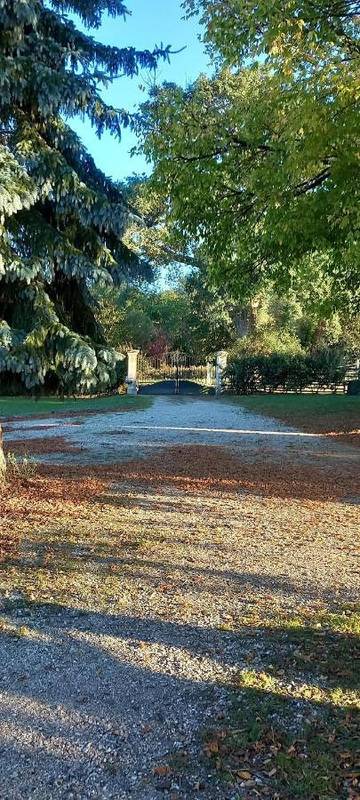 Chambre d’hôte pour 2 personnes, avec jardin ainsi que terrasse et vue, animaux acceptés à Auros