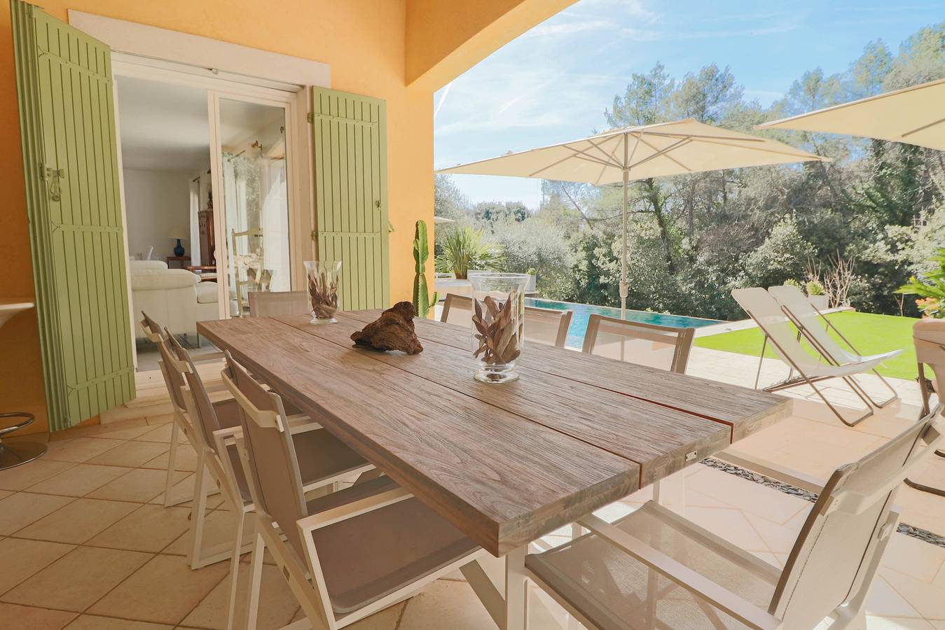 Peaceful Villa with Infinity Pool, 10' from Center in Antibes, Mediterranean Coast (France)