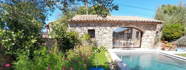 Gîte pour 3 personnes, avec jacuzzi ainsi que terrasse et piscine dans le Gard