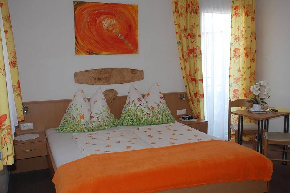 Dreibettzimmer, Balkon, Seeblick Ost - Pension Agnes in Karawanken und Bachergebirge, Sankt Kanzian am Klopeiner See