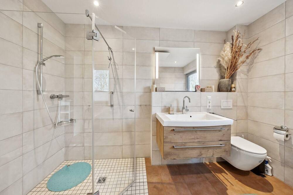 Ferienhaus am kleinen See mit Steg und Garten in Twist, Emsland