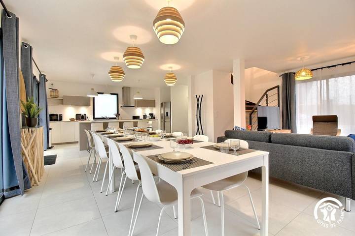 Gîte pour 13 personnes, avec jardin