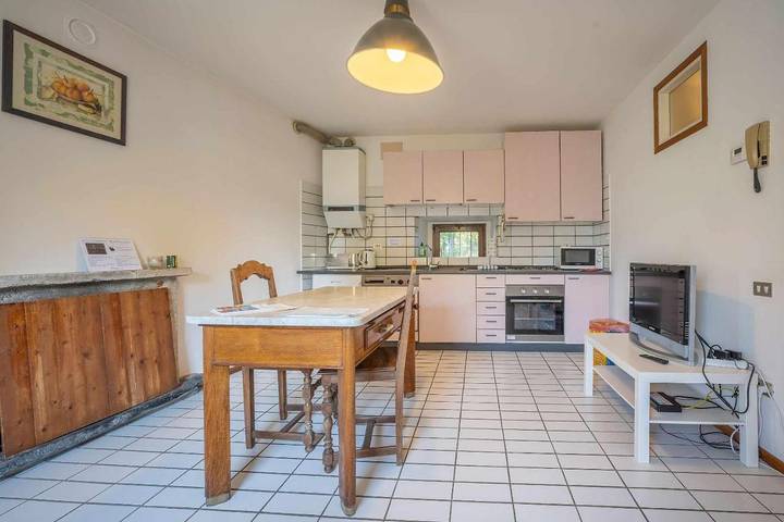 Gîte pour 2 personnes, avec vue et terrasse ainsi que vue sur le lac et jardin dans Pettenasco - 4