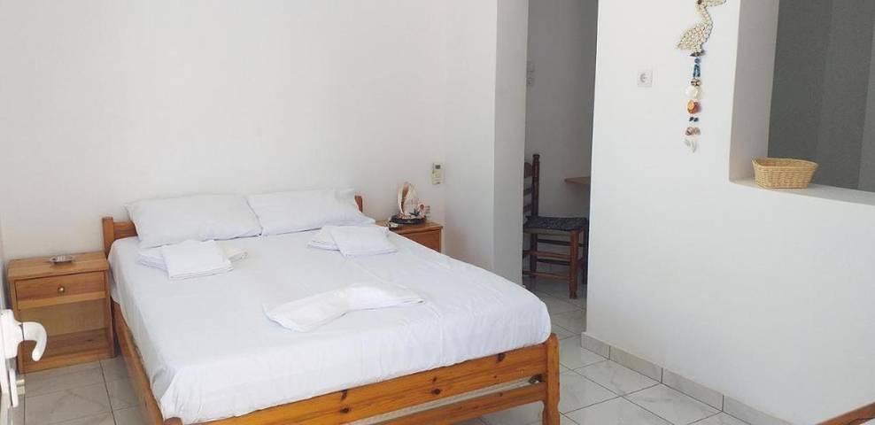 Gîte pour 2 personnes, avec Terrasse et Jardin dans Finikas - 2