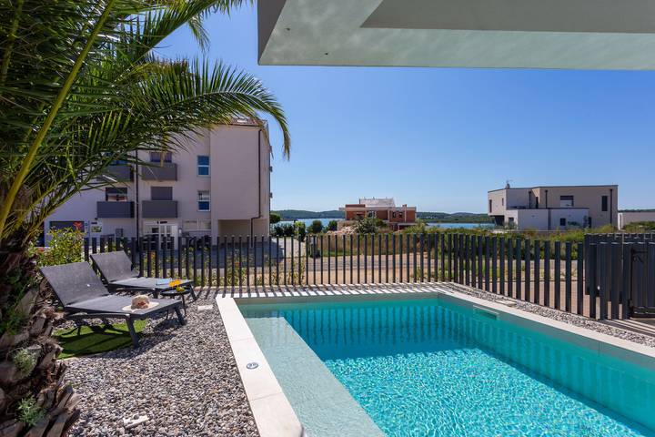 Villa für 6 Personen, mit Meerblick und Balkon sowie Pool, kinderfreundlich in Medulin - 2