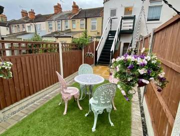 Holiday Rental for 5 People in Southend-on-Sea, East of England, Photo 2