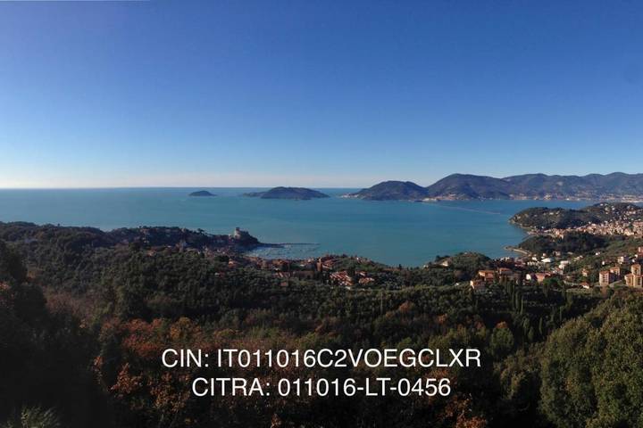 Ferienwohnung für 6 Personen, mit Ausblick und Terrasse in Lerici