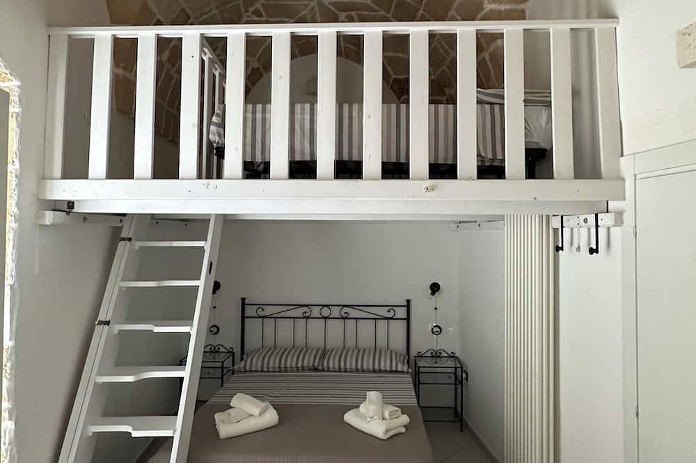 Ganze Wohnung, Apartment in the historic center with fantastic panoramic terrace in Carovigno, Salento