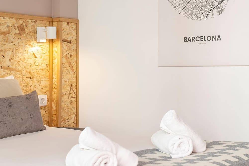 Entire apartment, 21 Bright, cozy Apt. with balcony in Gracia in Barcelona Centre, Barcelona