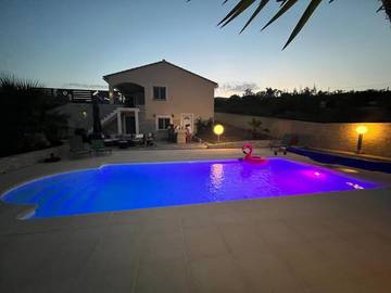 Gîte pour 4 personnes, avec vue et jardin ainsi que piscine et sauna à Ventiseri