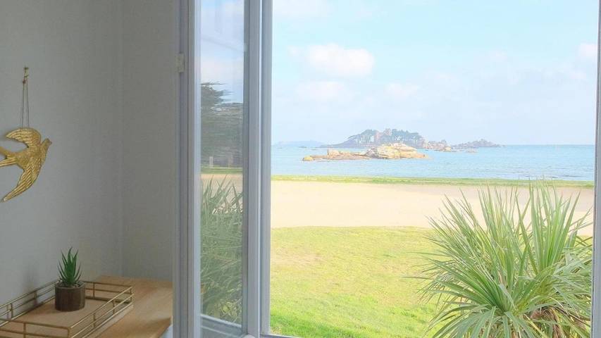 Location de vacances pour 3 personnes, avec vue et jardin dans Plage Tourony - 4