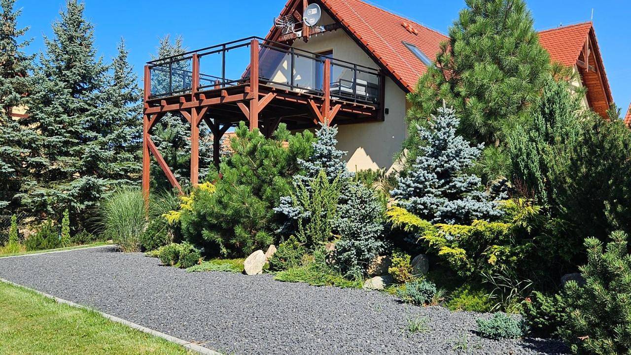 Osada Karkonosze in Dziwiszów, Sudety (Polska)