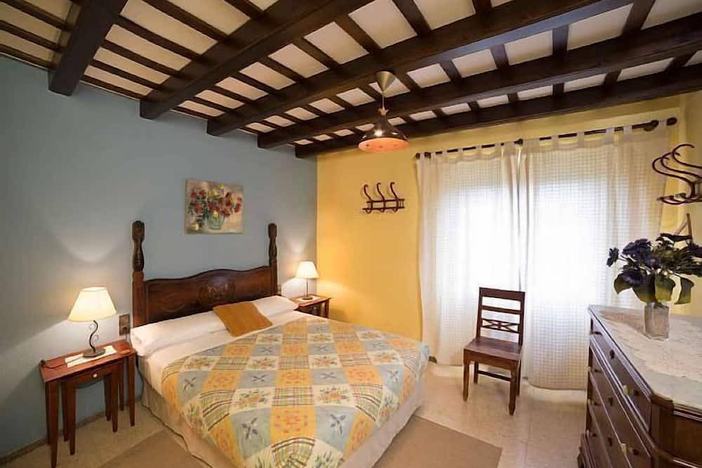 Casa rural La Nana amb piscina, prop de Banyoles i Girona (8 persones) in Vilavenut, Fontcuberta