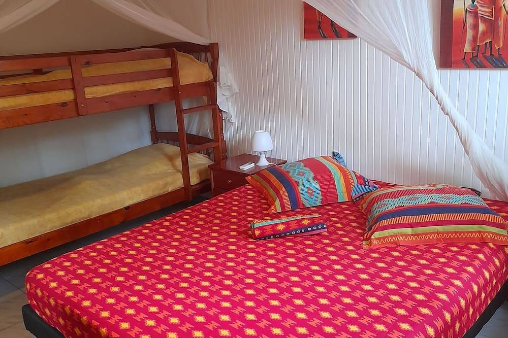 Entire apartment, Gîte Alpinia 4/6 pers in the residence Les Jardins de Pointe Noire, swimming pool in Pointe-Noire, Guadeloupe (Caribbean)