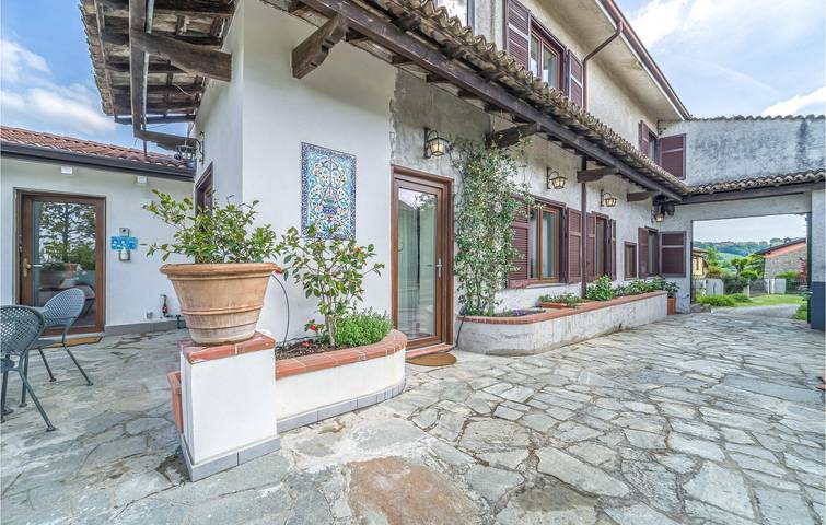 250 sq. ft. Apartment with Parking, Pool & Garden near Montemarzino in Montemarzino, Province d'Alexandrie