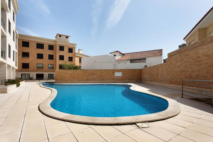 Entire apartment, Rodrigues Apartment with Shared Pool in São Martinho do Porto in Praia de São Martinho do Porto, São Martinho do Porto