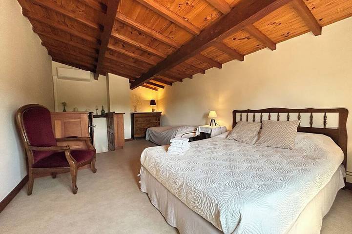 Maison avec piscine dans le Luberon pour 6 personnes in Saint-Saturnin-lès-Apt, Parc naturel régional du Luberon