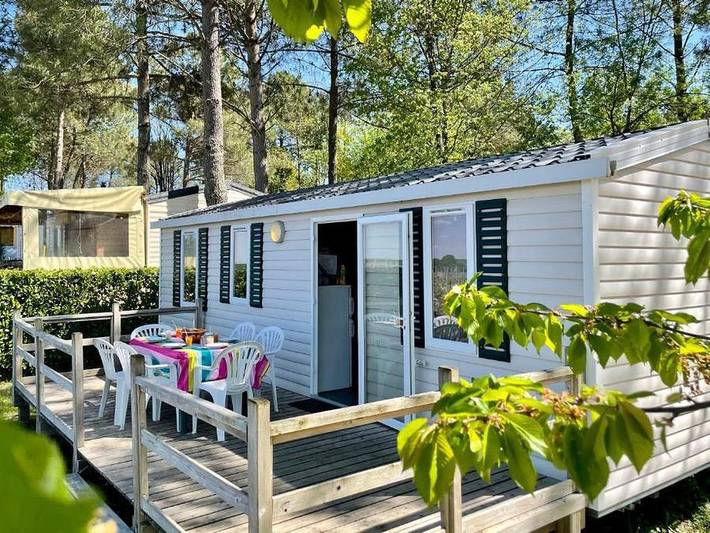 Flower Camping Le Pressoir - Mobilhome 6 personnes - Mobil home Confort Pmr - 2 chambres - (32m²) 4/6 pers in Petit-Palais-et-Cornemps, Région de Libourne