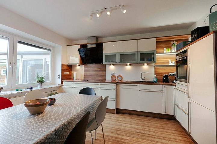 Ferienhaus für 6 Personen, mit Terrasse und Garten sowie Pool in Emden