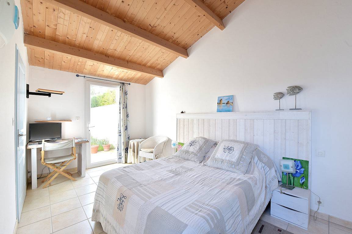 Chambre d'hôtes "Le Pas des Corsaires" - Chambre Les Iris in La Rochelle, Région de La Rochelle