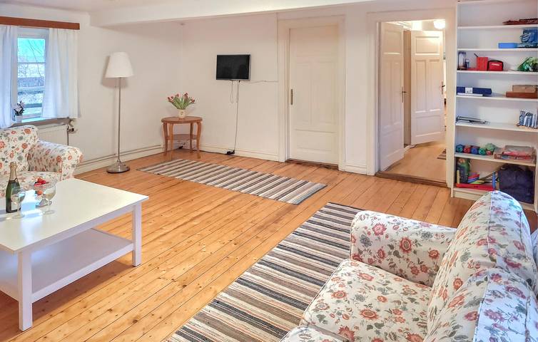 Ferienhaus für 8 Personen mit Whirlpool in Sjöbo und Umgebung