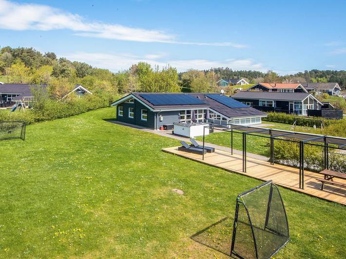 Vakantiehuis voor 14 personen, with Whirlpool and Terras as well as Zwembad and Sauna in Ebeltoft