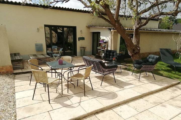Gîte pour 2 personnes, avec jardin et terrasse à Saint-Aubin-lès-Elbeuf