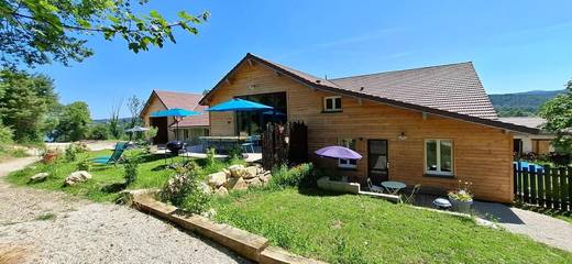 Gîte pour 14 personnes, avec vue et jardin à Clairvaux-les-Lacs