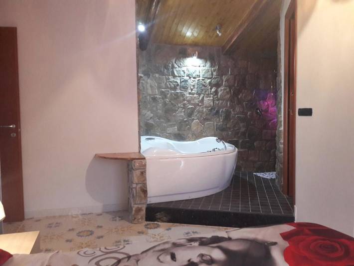 Location de vacances pour 2 personnes, avec Balcon ainsi que Jacuzzi et Vue à Castel San Giorgio - 4