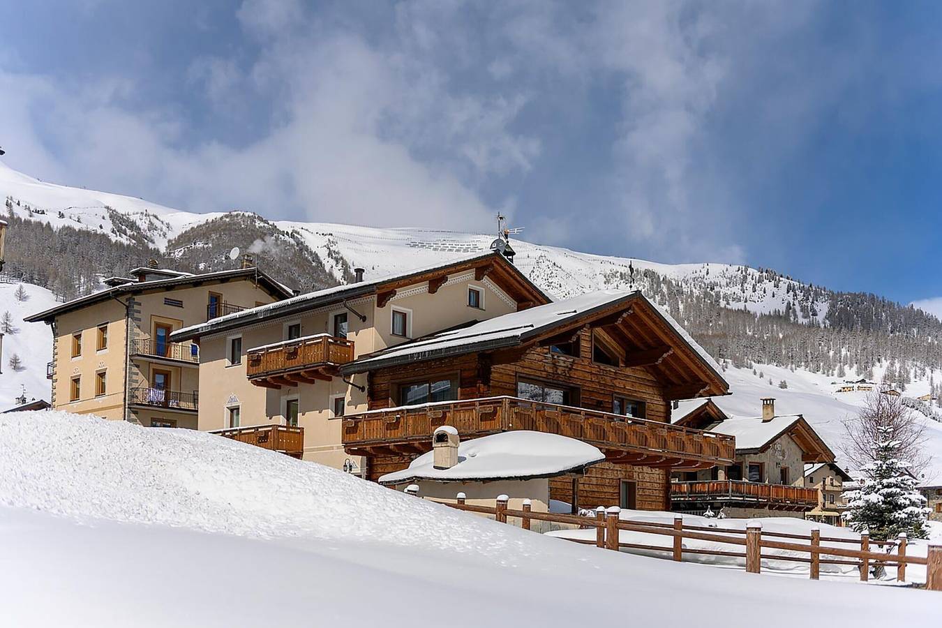 Appartamento intero, Appartamento 'Aronne Bait Giobbe' con vista sulle montagne, giardino e Wi-Fi in Livigno (Borgo), Livigno
