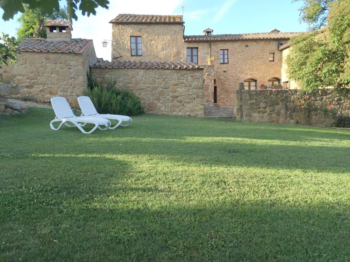 Villa Fonte all'Oppio con area piscina recintata in Pienza, Orciatal