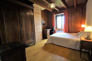 Gîte for 12 People in Les Haies, Auvergne-Rhône-Alpes, Photo 1