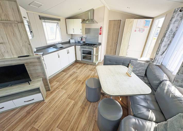 Caravan for 8 people in Southern England