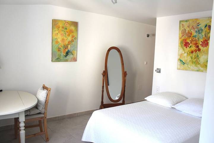 A peaceful house in Provence with a pool, located between the Luberon, Avignon, and Mont Ventoux in Monteux, Vaucluse