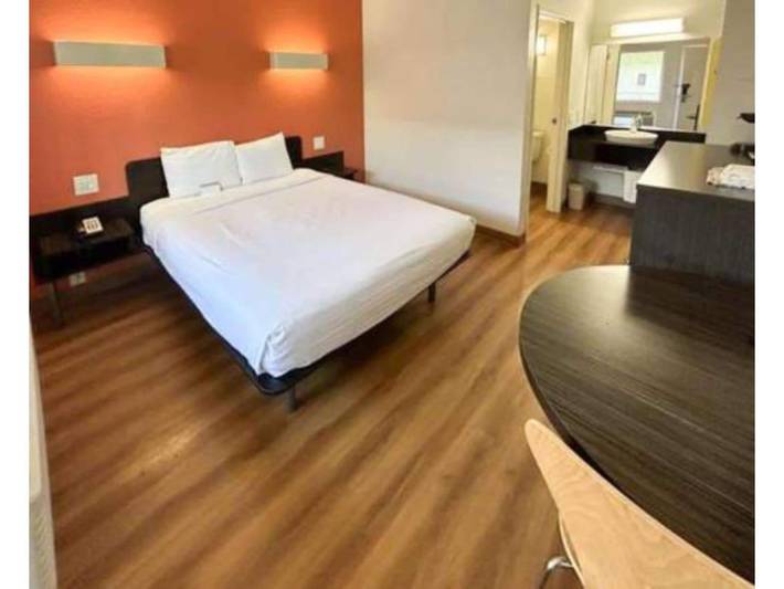 Apartamento entero, 1 cama tamaño queen | Suite, para fumadores, con microondas in Riverside, Riverside County