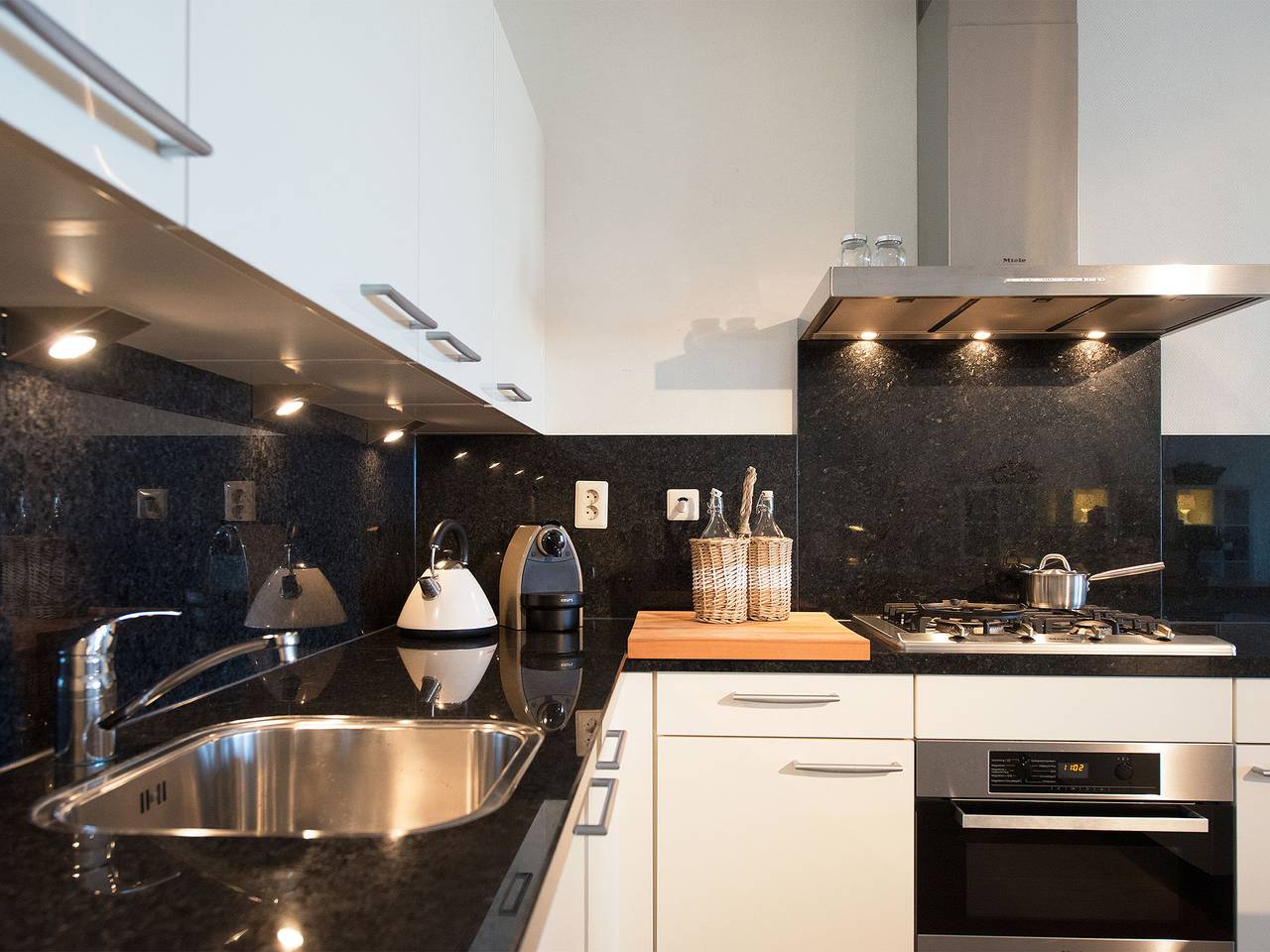 Ganze Wohnung, Modernes Apartment in Den Haag mit Balkon in Scheveningen, Den Haag