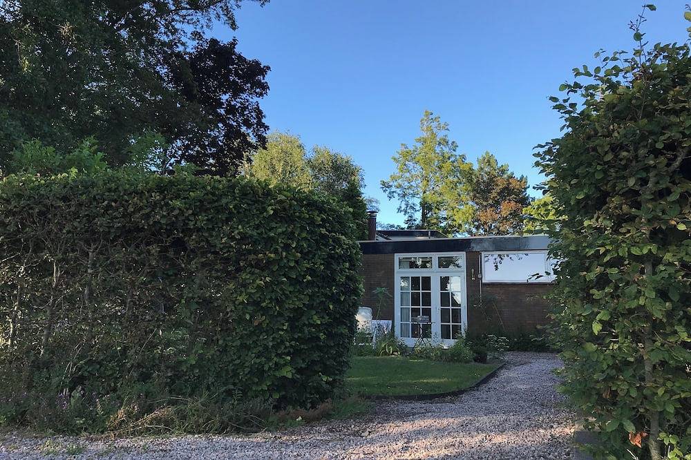 Ganze Wohnung, Serene 2-bedroom apartment with Wifi in 't Zand in Niederländische Nordsee