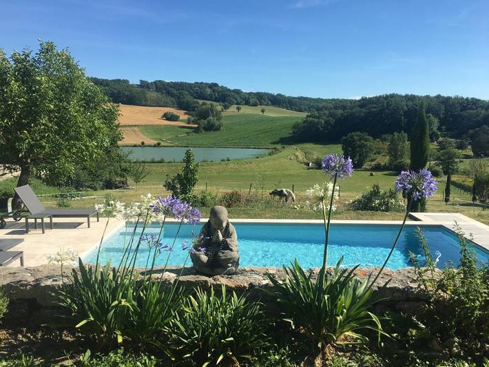 Gîte pour 4 personnes, avec Terrasse et Jardin ainsi que Piscine et Vue sur le lac à Saint-Cyprien (Lot)