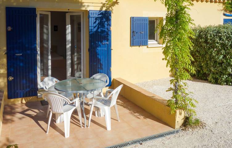 Gîte pour 4 personnes, avec piscine, adapté aux familles à Mirabel-aux-Baronnies