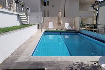 Ferienhaus für 10 Personen, mit Garten und Balkon, mit Haustier in Budva
