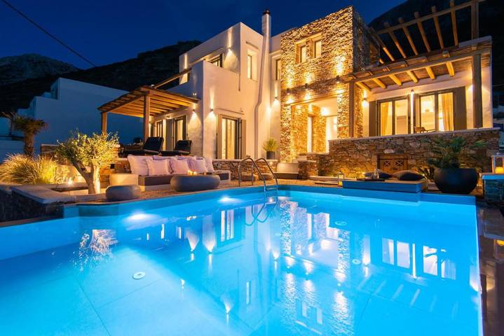 Villa for 6 people, with Balcony and Terrace as well as Garden and Pool in Sifnos