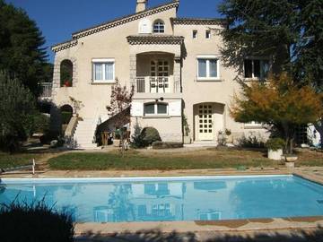 Cottage pour 2 personnes, avec jardin ainsi que terrasse et piscine à Aubenas