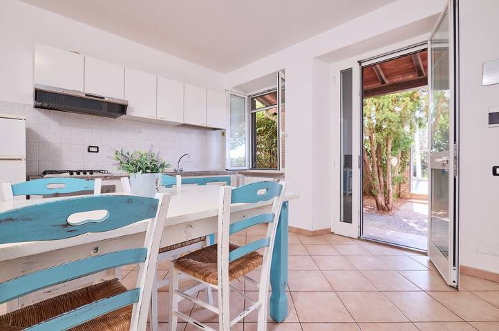 Appartamento intero, Appartamento "Blu" con vista mare, piscina condivisa e Wi-Fi in San Vincenzo, Costa degli Etruschi