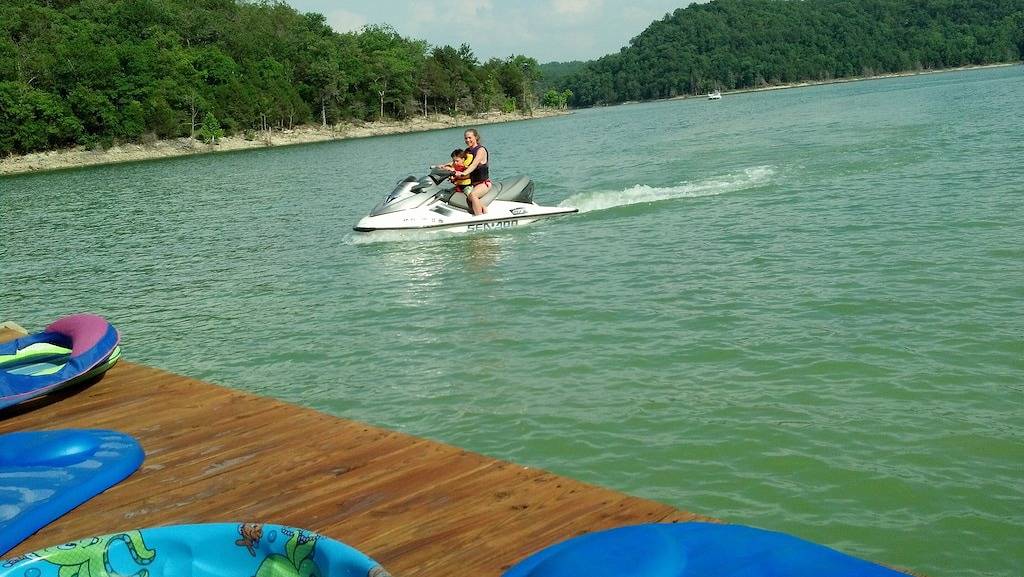 Ruhige und ruhige See- / Fluss-Bereich-Ferien-Miete. in Beaver Lake