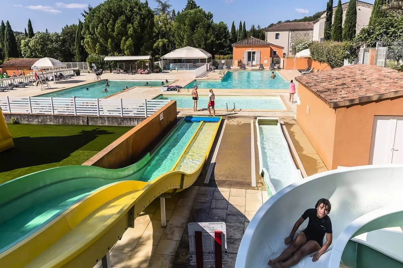 Mobil-Home Premium 4 Pièces 6/7 Personnes Climatisé + Tv in Saint-Maurice-d'Ardèche, Ardèche