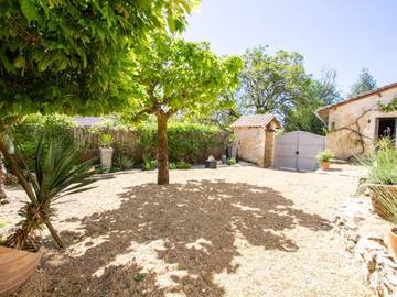Gîte pour 4 personnes, avec jardin à Champagnac-de-Belair