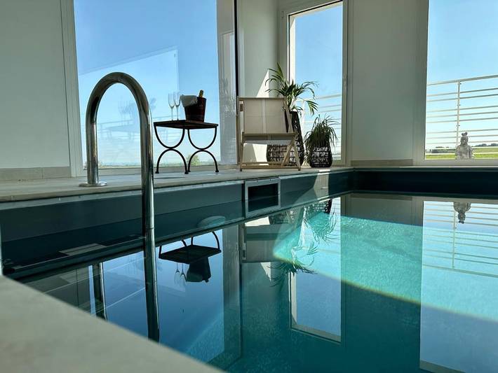 Location de vacances pour 10 personnes, avec Balcon et Terrasse ainsi que Jardin et Piscine à Tardinghen
