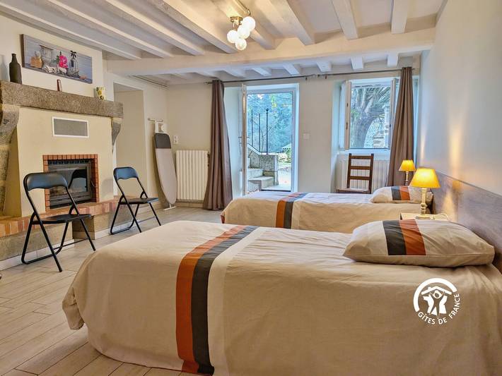 Gîte pour 6 personnes, avec terrasse à L'Huisserie