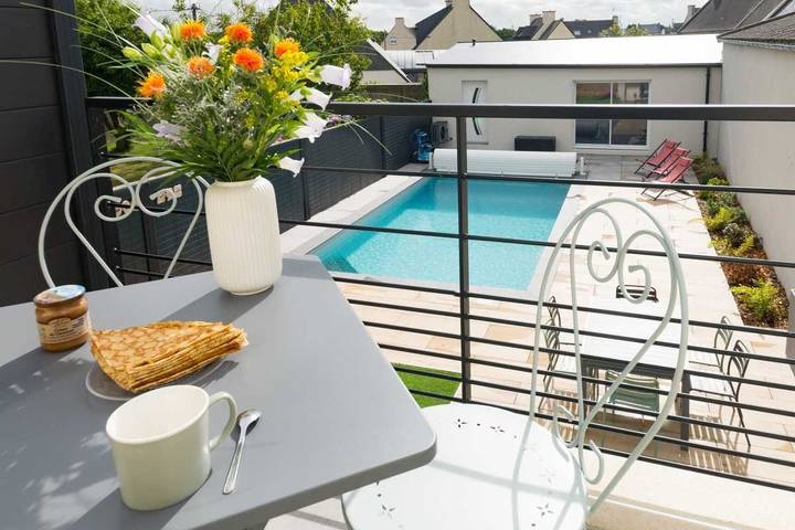 Casa de huéspedes para 6 personas, con terraza además de jardín y piscina - 1