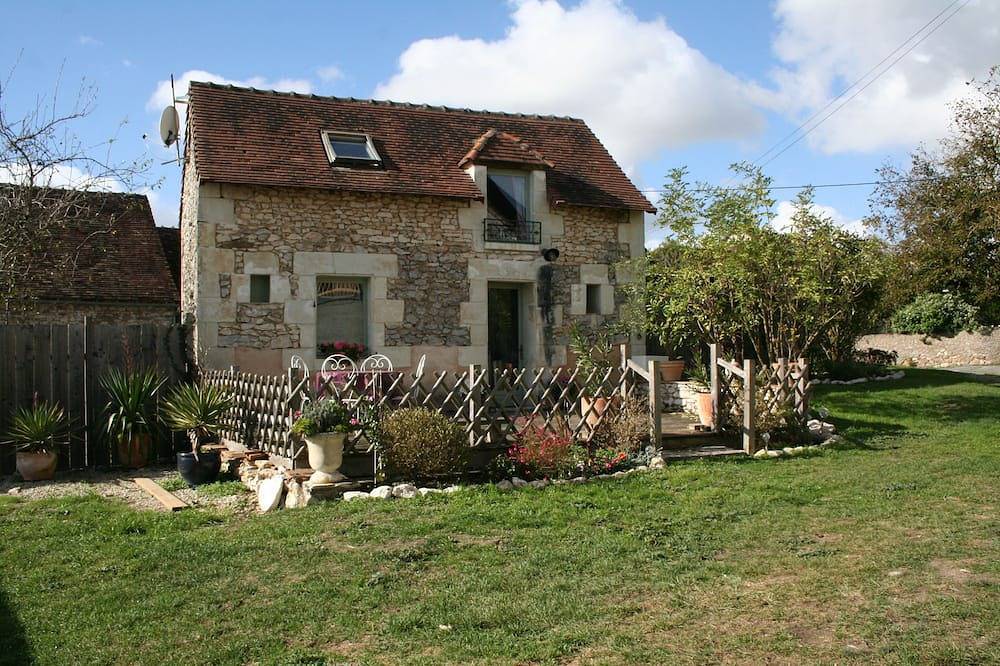 Walnut Lodge, gîte traditionnel 1 chambre en zone rurale in Pleumartin, Vienne (France)
